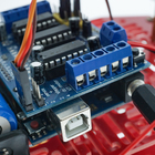 Objet léger du kit 2WD DIY de démarreur d'Arduino après le robot HC-SR04 électrique